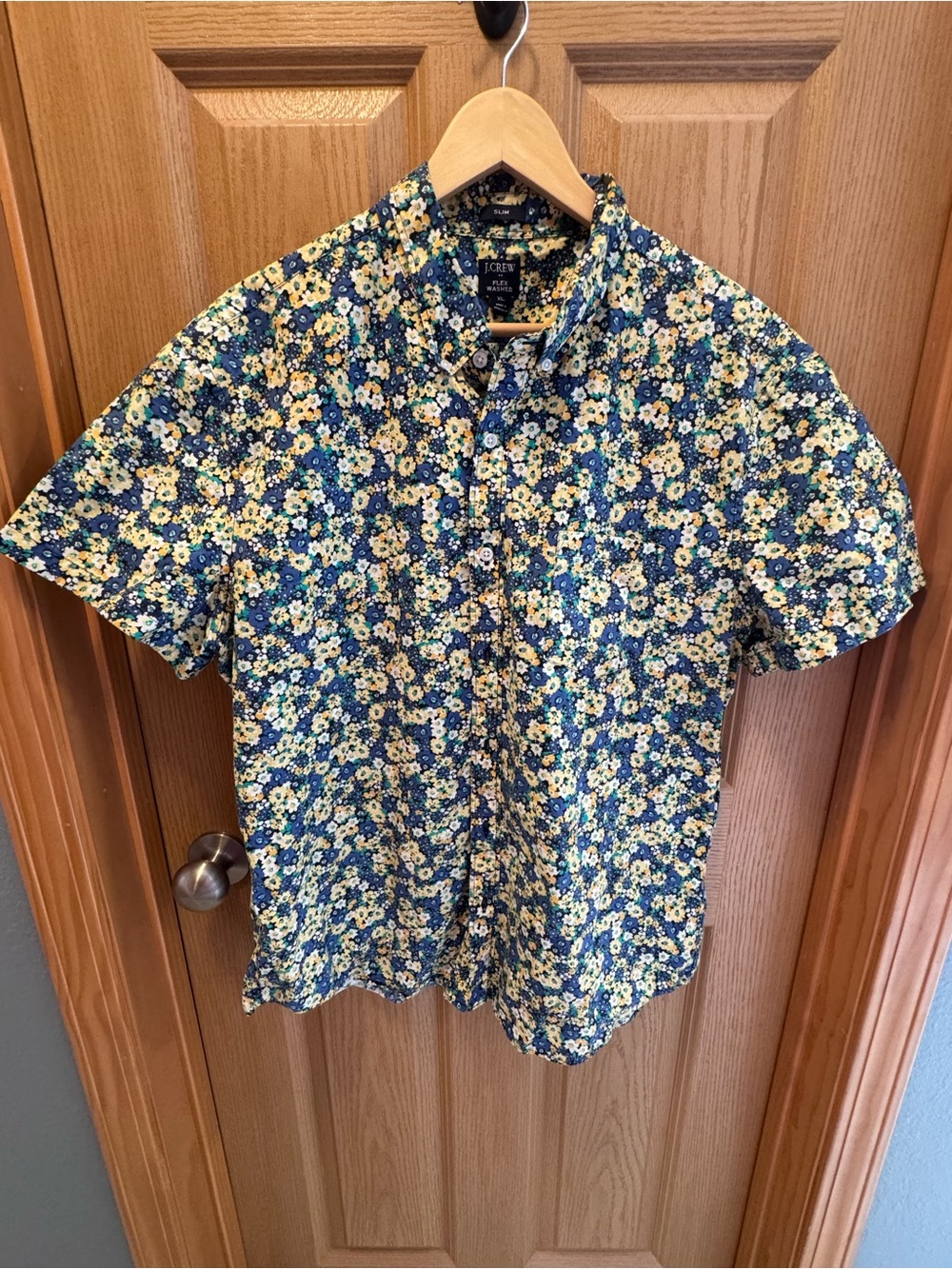 J. Crew Men’s short sleeve button-up shirt floral pattern